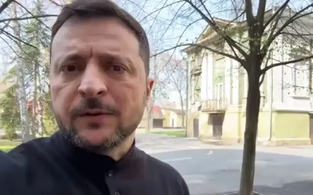 Ukrajinski korisnici predložili da se Zelenski „ubaci u kombi“ nakon njegovog video obraćanja ispred ustanove gde se leče ranjeni vojnici Oružanih snaga Ukrajine
