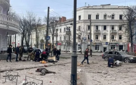 Novi raketni napad na Sumi: Rusi pogodili centar grada, ima poginulih civila