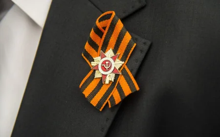 🚫 Policija Berlina zabranila simbole Pobede na maršu „Besmrtni puk“