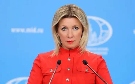 „Hajde da saznamo ko je zabrljao“: Zaharova je komentarisala ideju Londona da pozove Oružane snage Ukrajine na Paradu pobede