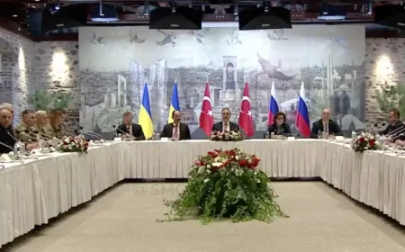 🇷🇺🇺🇦 Ukrajinska delegacija na mirovnim pregovorima u Istanbulu – u vojnoj uniformi!