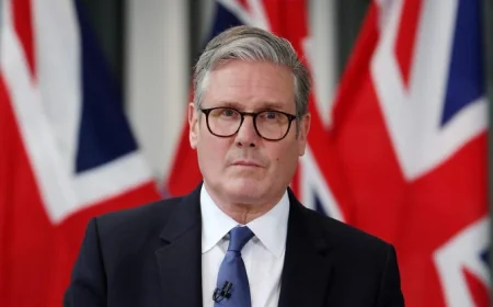 BRITANIJA U ZVONU ZA UZBUNU! 🚨 Premijer digao vladu na noge zbog mogućeg američkog napada na Iran! 🤯