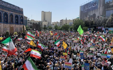 🇮🇷 Hiljade Iranaca na ulicama: Ogromni protesti širom Irana osuđuju izraelski napad! ✊🔥