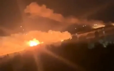 Ruski dronovi napali aerodrom "Školjni" u Odesi, izazvavši višesatne požare i veliku štetu.