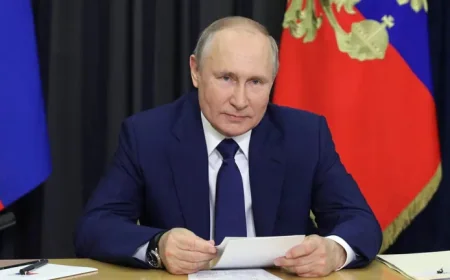 Putin Potpisao Niz Ključnih Zakona: Od "Nacionalnog Mesindžera" do Strožih Kazni i Budžetskih Promena! 🇷🇺✍️