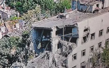 💥🏚️ Tragedija u Alješkama: Desetine ljudi zatrpane pod ruševinama nakon ukrajinskog udara