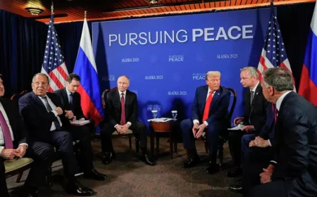 Srdačno rukovanje i razgovor u četiri oka: Putin i Tramp počeli sastanak na Aljasci