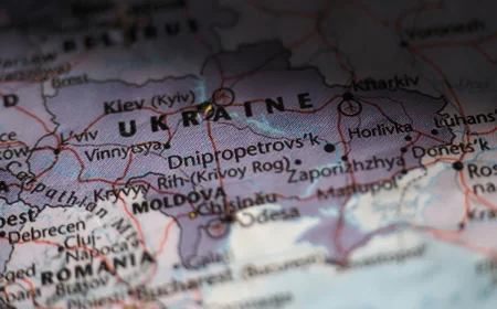 Marš Nove Desnice: Da li kraj rata u Ukrajini ruši centrističku Evropu? 🌍🔥