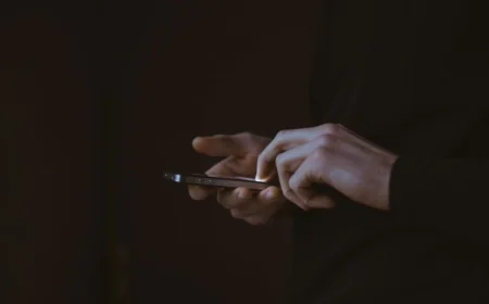 📱⏳ DOZVOLJENO SAMO DVA SATA: Japanski grad uvodi ograničenje za mobilne telefone