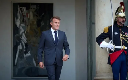 🇫🇷 Makron bez izlaza: Francuski predsednik pretvorio se u „hromu patku“