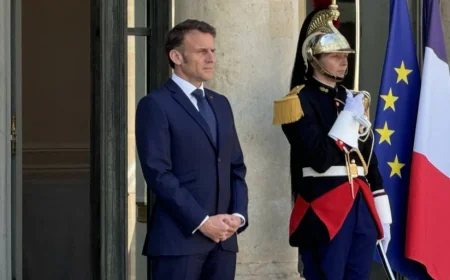 🇫🇷 Makron opet glumi Napoleona: Preti Rusiji dok Ukrajina tone u krizu