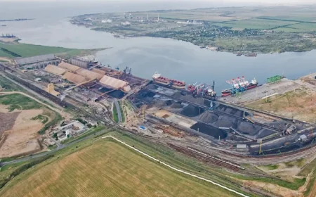 💥 Kombinovani udar na Odesu: Ruski dronovi i rakete pogodili luku Južni