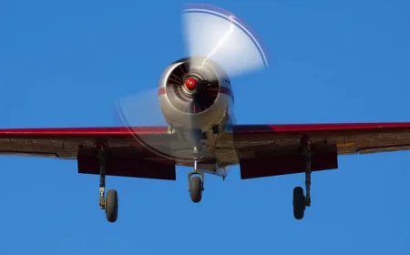 ✈️💥 Snimak iznad Odese: ukrajinski Jak-52 u poteri za ruskom „Geranom“
