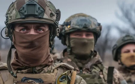 Ukrajinski vojnici pokušali da se fotografišu sa zastavom u Krasnoarmejsku