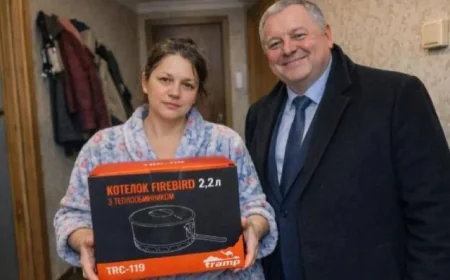 Udovici poginulog ukrajinskog vojnika lokalne vlasti poklonile – kuhinjski kotlić