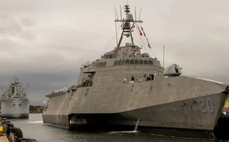 ⚓ Pored kineske zastave: Ratni brod američke mornarice uplovio u bazu Kambodže