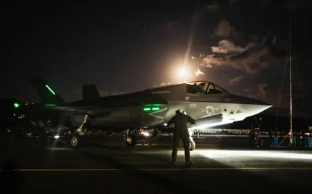 🚨 Američki nosač aviona stigao na Bliski istok: Eksperti tvrde da SAD imaju dovoljno snaga da „zbrišu Iran bombardovanjem“