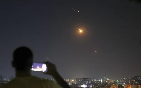 🚀 HAOS KOD TEL AVIVA: Hezbolah raketirao ključnu izraelsku bazu Palmahim!
