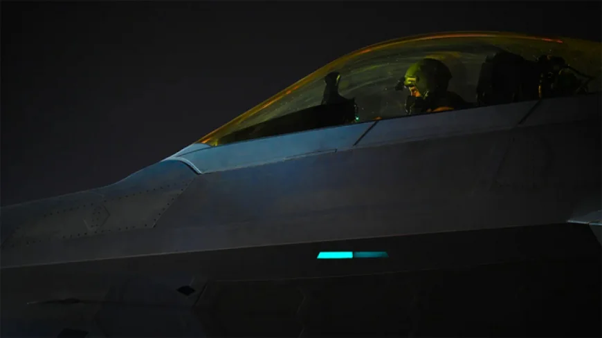 ✈️ AMERIČKA DILEMA: Upotreba F-22 „Raptor“ za napade na Iran podelila Pentagon!