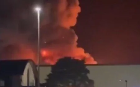 (VIDEO) PLAMEN PROGUTAO STRATEŠKI OBJEKAT: Gori američka baza – Odavde poleću "nevidljivi" bombarderi na Iran! 🛡️🔥