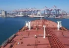 🚨 ESKALACIJA U PERSIJSKOM ZALIVU: Iranski dronovi i raketa pogodili brod sa američkim osobljem kod Hormuškog moreuza!