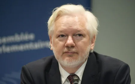 🌐 Džulijan Asanž objavio povratak u javnost: Osnivač WikiLeaks-a se oglasio sa samo dve reči