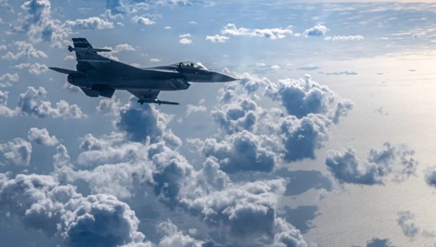 🔥 OČAJ NA NEBU! Ukrajinski F-16 ostali bez raketa – piloti primorani na opasne bliske borbe i pucanje iz TOPOVA! ✈️💥