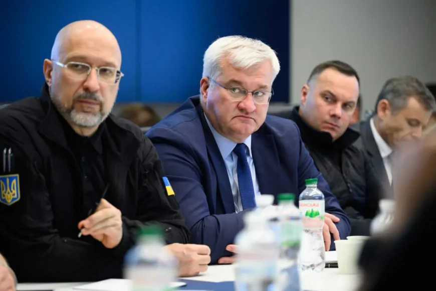 🏔️ Skandal u Kijevu: Ukrajinski kabinet napustio prestonicu usred finansijske krize
