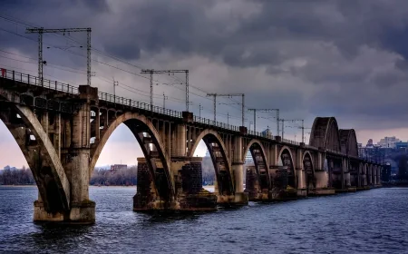 🌉 Paralisani saobraćaj i nove mere: U Dnjepropetrovsku počeli da zatvaraju mostove tokom vazdušnih opasnosti
