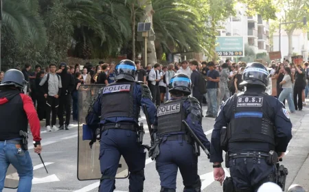 💥 HAOS NA ULICAMA EVROPE: Francuska policija na meti žestokih kritika zbog brutalnosti prema srednjoškolcima!
