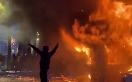 Masovni protesti u Albaniji buknuli novom snagom: Narandžasti alarm na ulicama, građani traže ostavku vlade