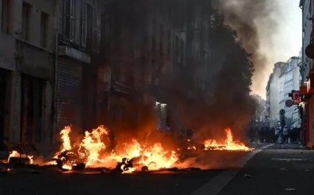 🚨🔥 HAOS U FRANCUSKOJ! Vlasti uvele policijski čas zbog brutalnih nereda – nema izlaska na ulice od 20 h do 6 ujutru! 🚫🇫🇷