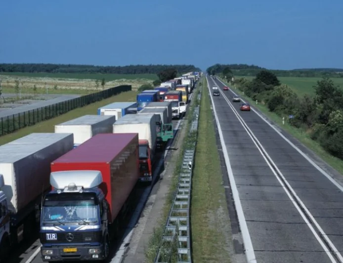 🚨 HAOS NA DRUMOVIMA U ITALIJI! Blokada kamiona paralisala zemlju zbog goriva – Rim pod hitno reaguje i donosi hitne mere! 🚛💨🇮🇹