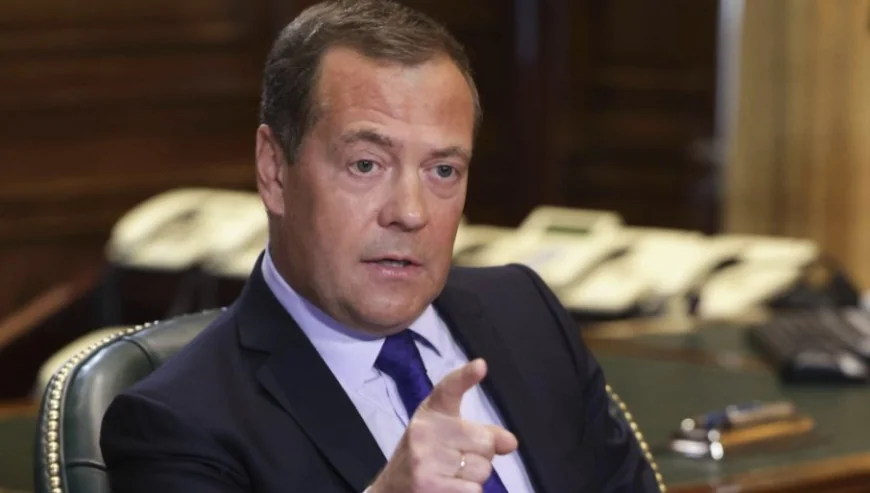 🚨 „LOV NA RUSE JE OTVOREN, NIKO NIJE BEZBEDAN!“ Dmitrij Medvedev poslao jezivu poruku nakon hapšenja u Crnoj Gori!