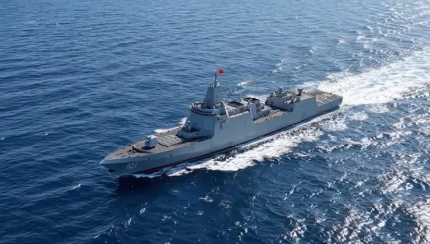 🚨 PENTAGON U ŠOKU! Kineski super-razarač "Tip 055" jednim potezom UGASIO američki ratni brod?! USS Benfold ostao bez struje i radarskih sistema! 🚢💥