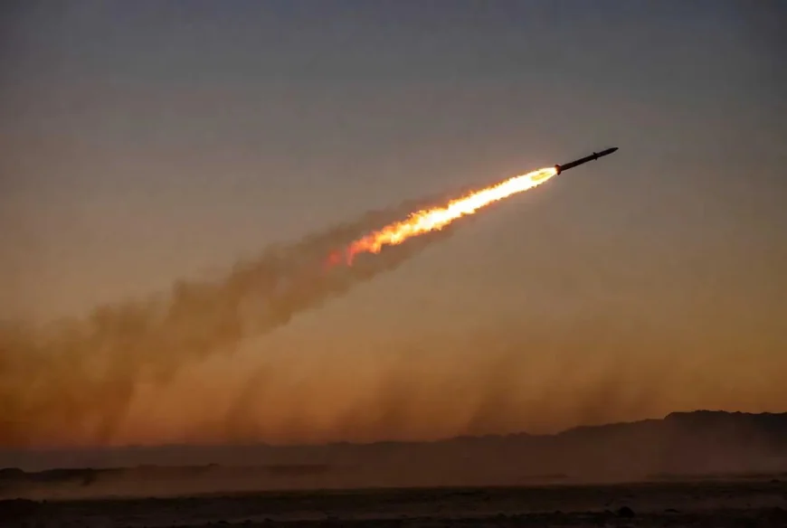 🚀 Huti raketirali aerodrom u Rijadu: Ambasada SAD poziva građane da hitno izbegavaju letove!