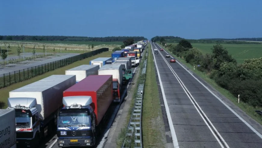 🚨 HAOS NA DRUMOVIMA U ITALIJI! Blokada kamiona paralisala zemlju zbog goriva – Rim pod hitno reaguje i donosi hitne mere! 🚛💨🇮🇹