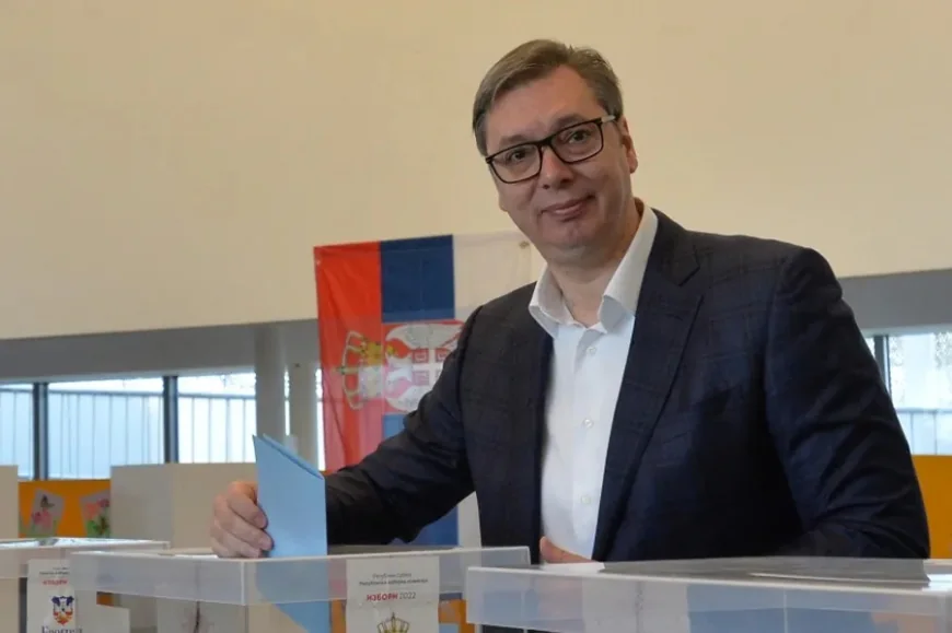 🗳️ KO JE VIŠE OKRENUT KA EVROPI? Vučić na vanrednim izborima u trci protiv „Studentske liste“